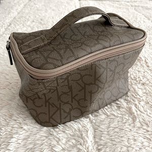 Calvin Klein Signature CK Logo Large Makeup Case